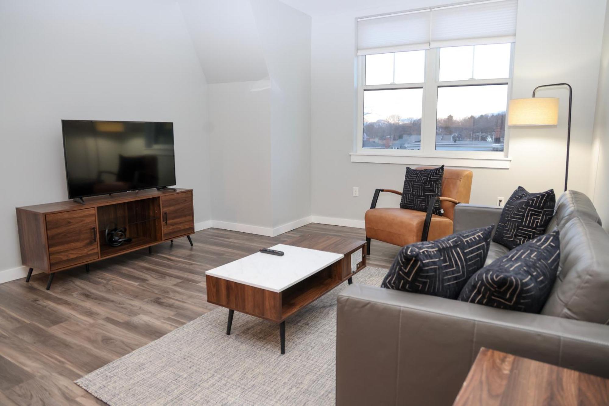 Luxury Apartment With Gym, Steps From Commuter Rail #4011 Reading 外观 照片